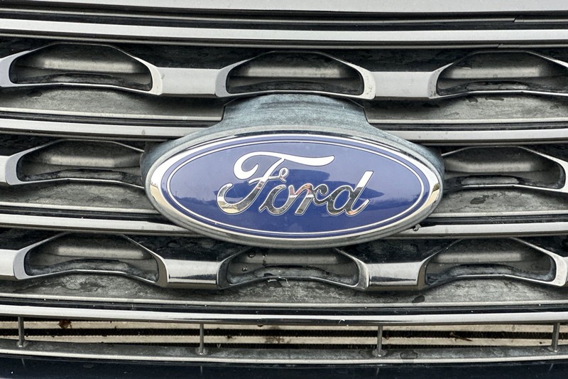 Ford Explorer Vehicle Full-screen Gallery Image 49