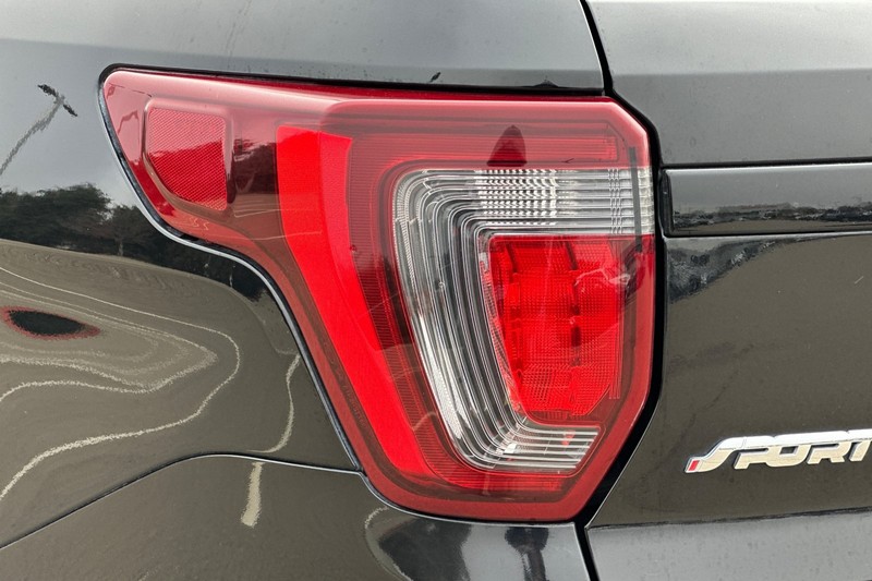 Ford Explorer Vehicle Full-screen Gallery Image 50