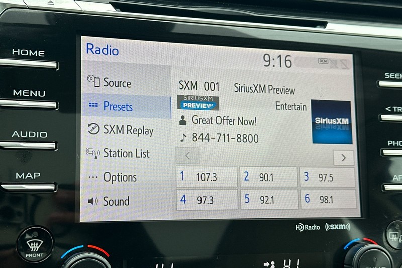 Toyota Camry Vehicle Full-screen Gallery Image 25