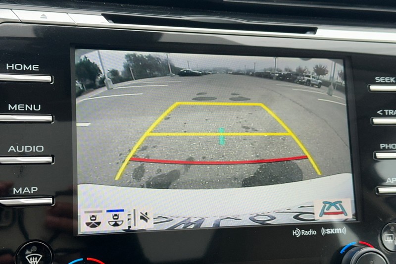 Toyota Camry Vehicle Full-screen Gallery Image 26