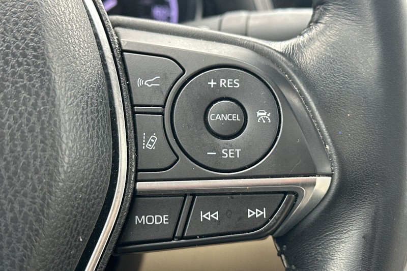 Toyota Camry Vehicle Full-screen Gallery Image 37