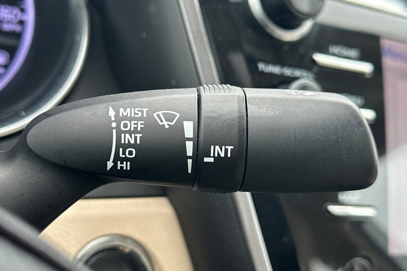 Toyota Camry Vehicle Full-screen Gallery Image 38