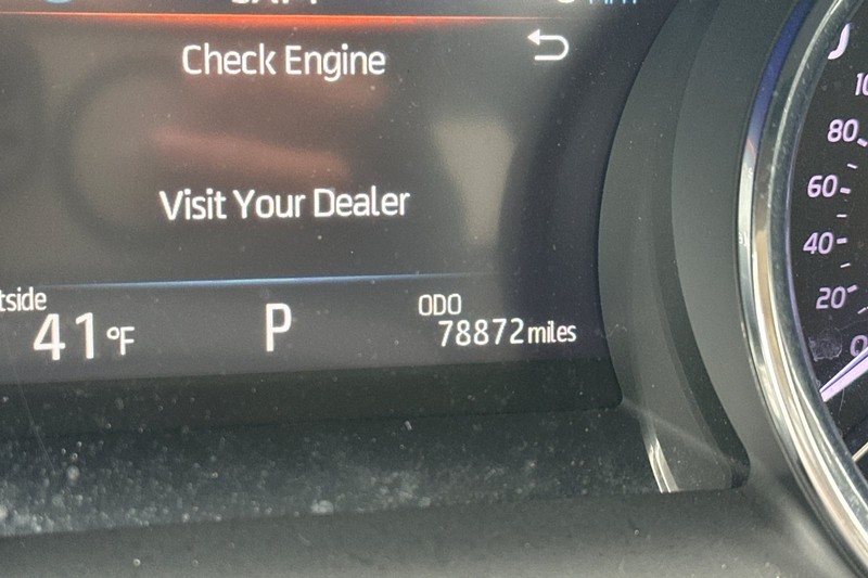 Toyota Camry Vehicle Full-screen Gallery Image 39