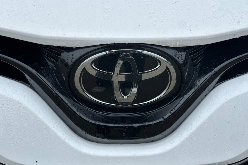 Toyota Camry Vehicle Full-screen Gallery Image 45