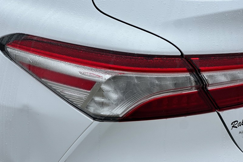 Toyota Camry Vehicle Full-screen Gallery Image 46