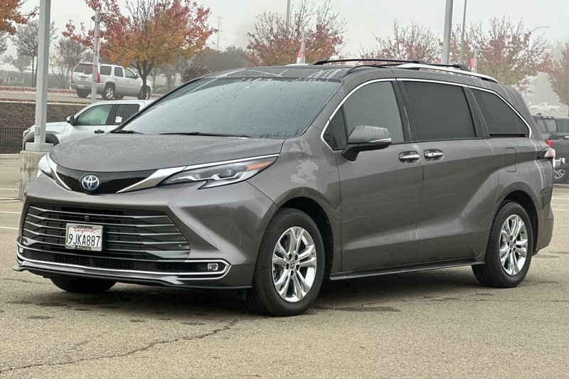 Toyota Sienna Vehicle Full-screen Gallery Image 08