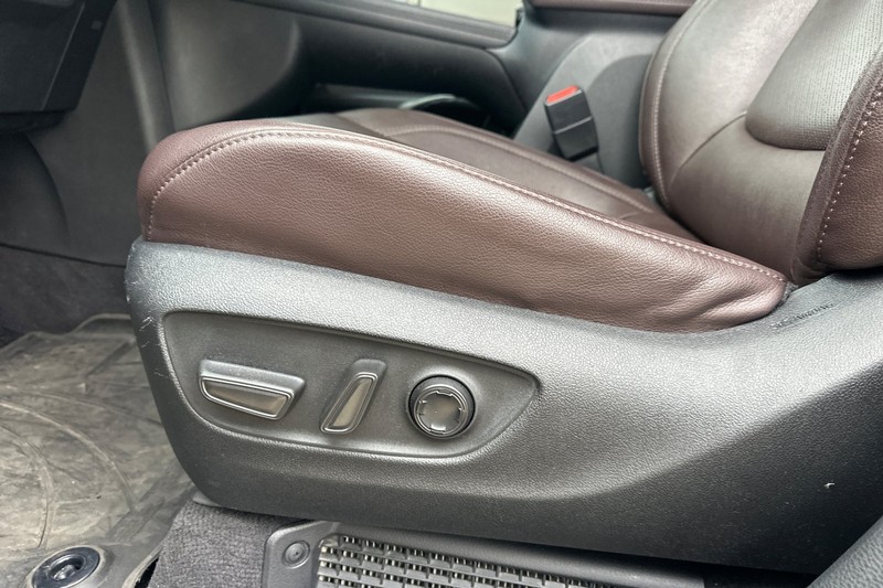 Toyota Sienna Vehicle Full-screen Gallery Image 13