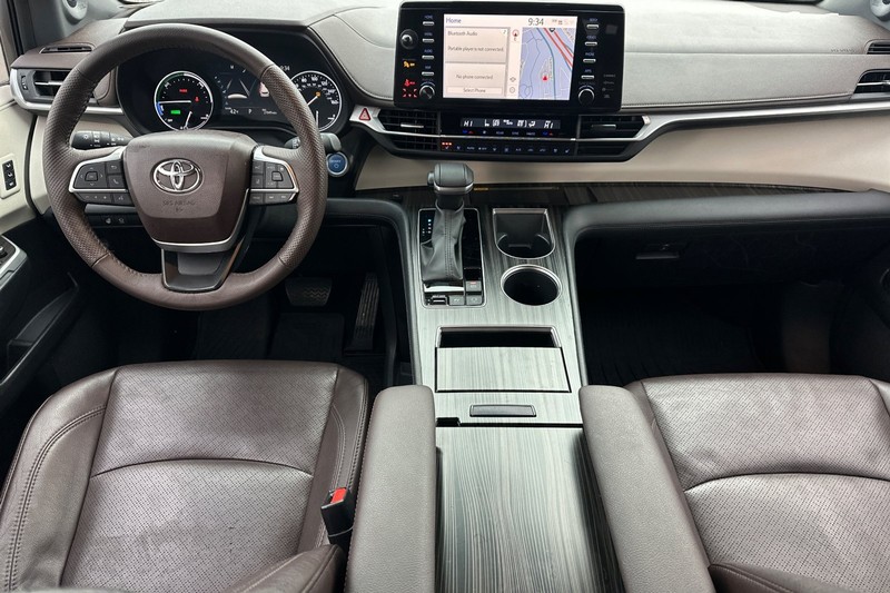 Toyota Sienna Vehicle Full-screen Gallery Image 15