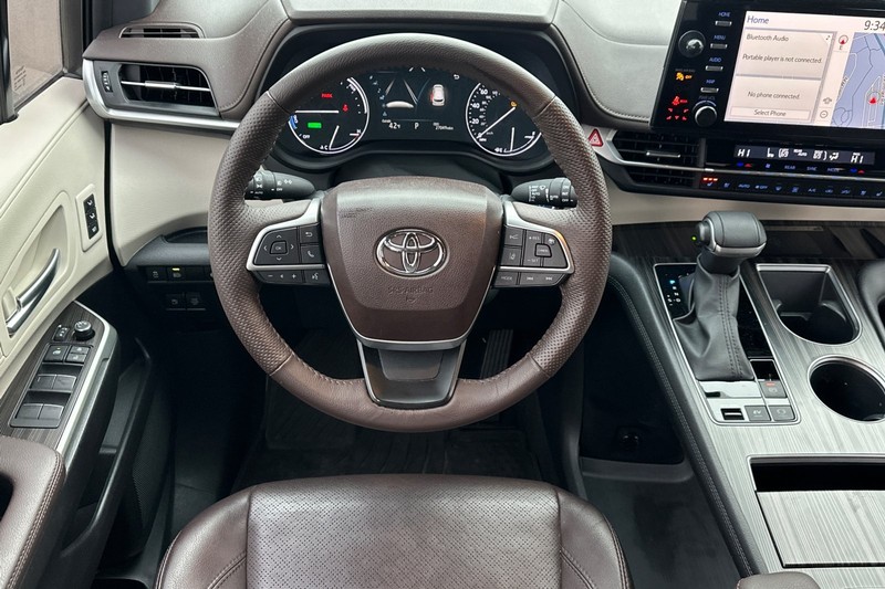 Toyota Sienna Vehicle Full-screen Gallery Image 16