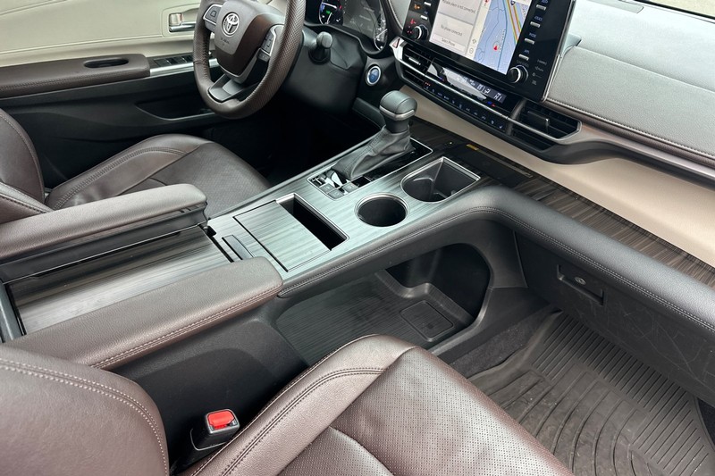 Toyota Sienna Vehicle Full-screen Gallery Image 19