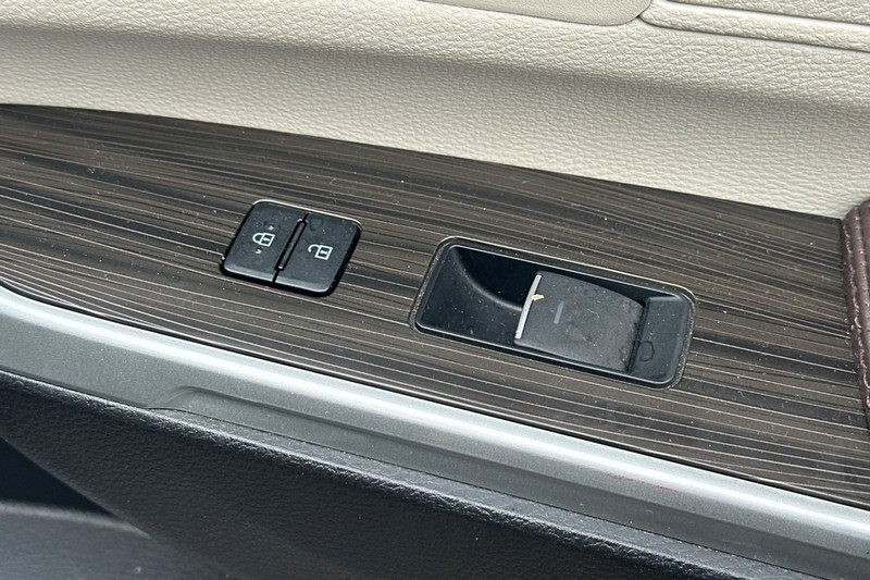 Toyota Sienna Vehicle Full-screen Gallery Image 22