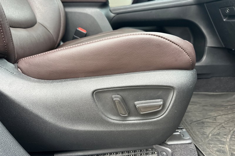 Toyota Sienna Vehicle Full-screen Gallery Image 23