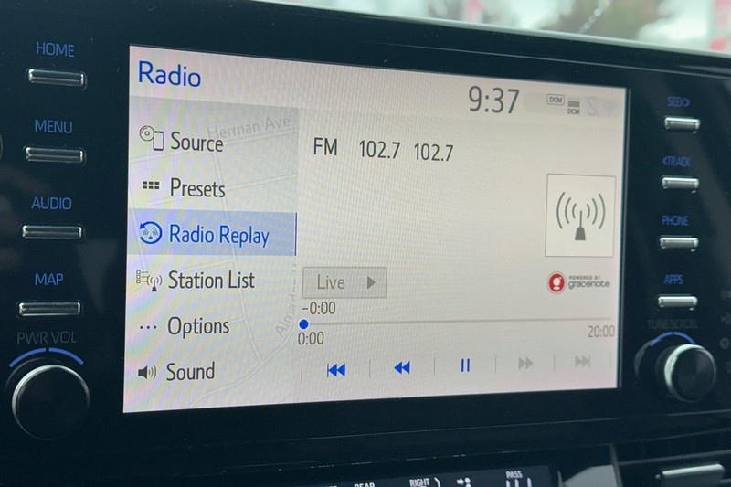 Toyota Sienna Vehicle Full-screen Gallery Image 26