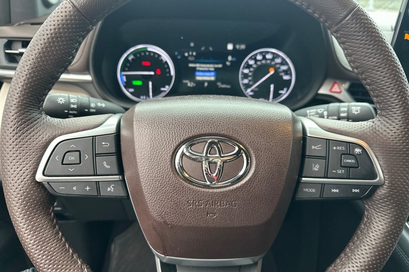 Toyota Sienna Vehicle Full-screen Gallery Image 35