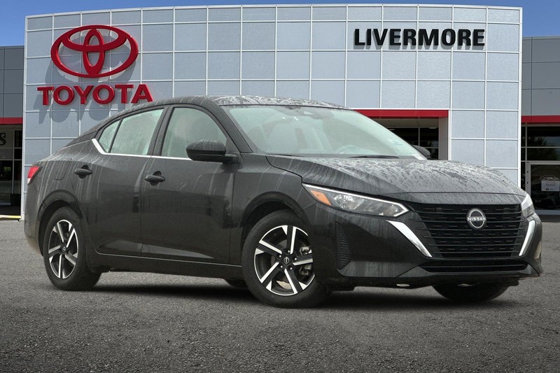 Nissan Sentra Vehicle Full-screen Gallery Image 02