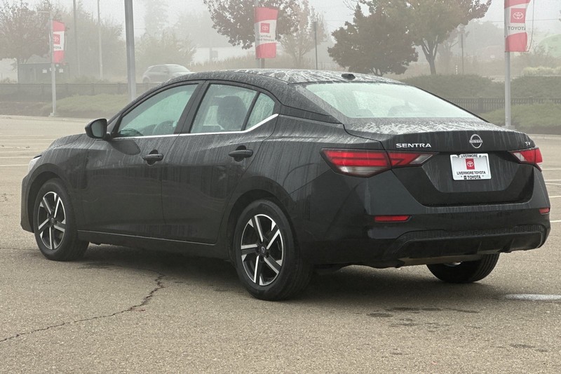 Nissan Sentra Vehicle Full-screen Gallery Image 06