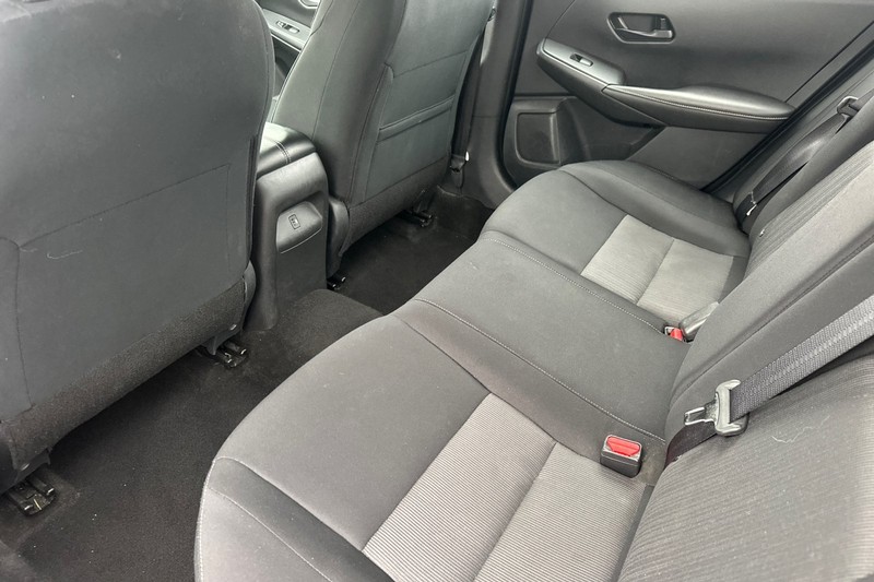 Nissan Sentra Vehicle Full-screen Gallery Image 14