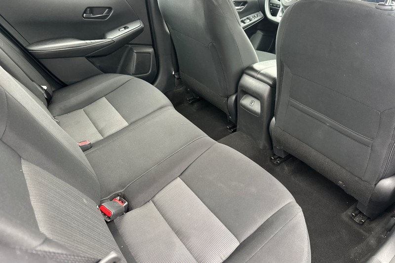 Nissan Sentra Vehicle Full-screen Gallery Image 17