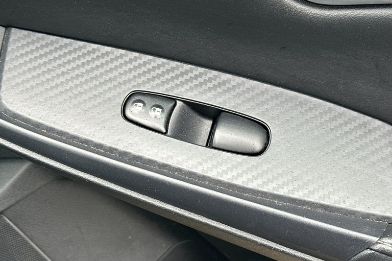 Nissan Sentra Vehicle Full-screen Gallery Image 21