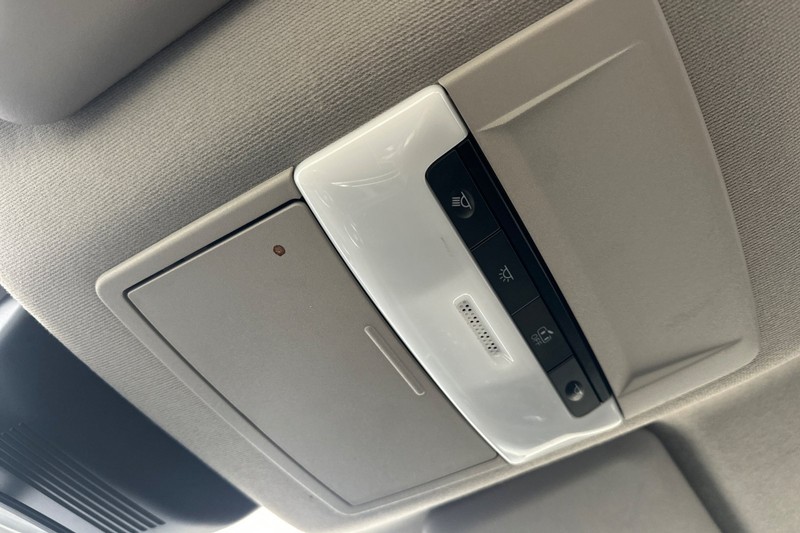 Nissan Sentra Vehicle Full-screen Gallery Image 23