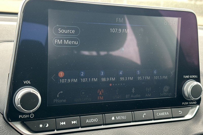 Nissan Sentra Vehicle Full-screen Gallery Image 25