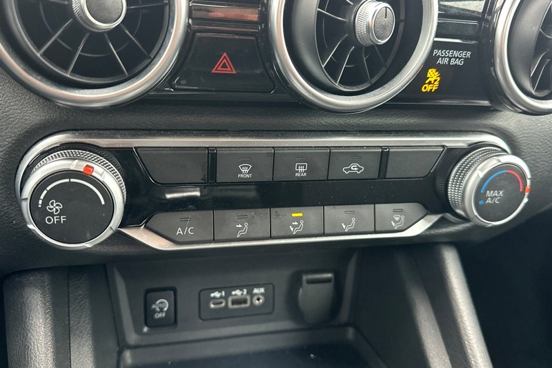 Nissan Sentra Vehicle Full-screen Gallery Image 27