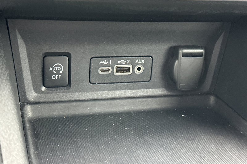 Nissan Sentra Vehicle Full-screen Gallery Image 30