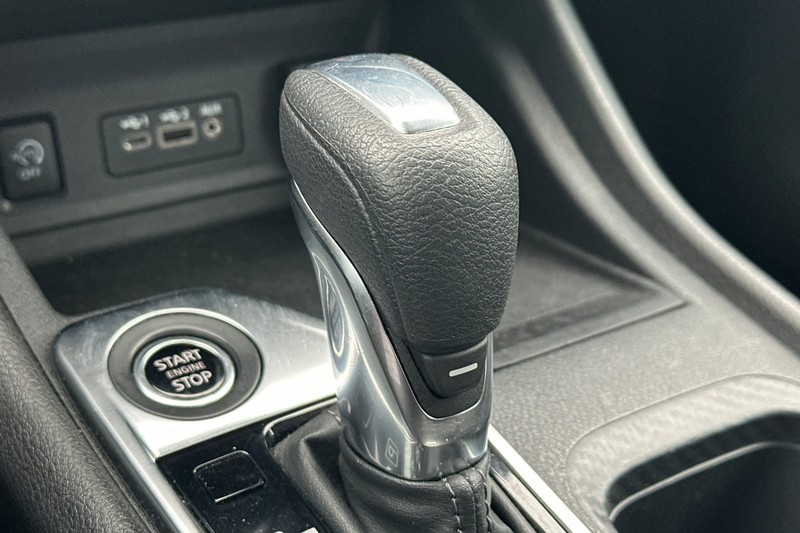 Nissan Sentra Vehicle Full-screen Gallery Image 32