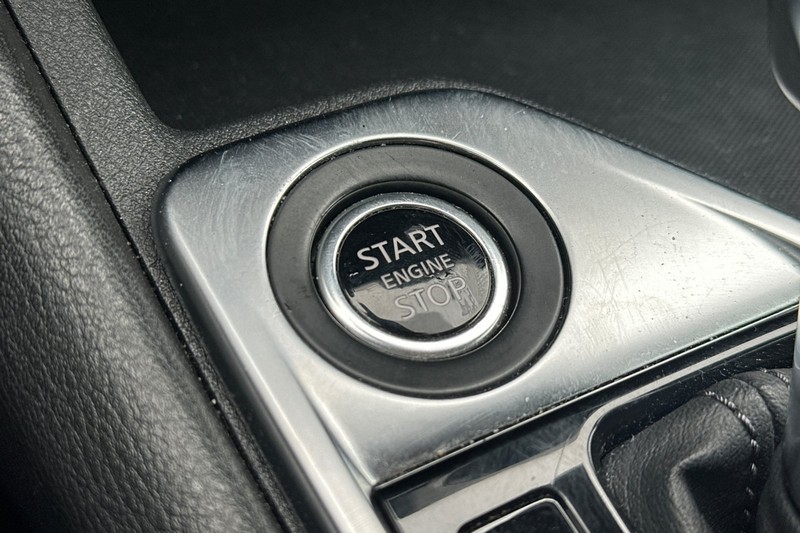 Nissan Sentra Vehicle Full-screen Gallery Image 33