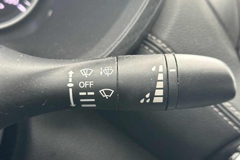 Nissan Sentra Vehicle Full-screen Gallery Image 38