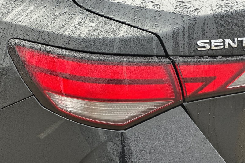 Nissan Sentra Vehicle Full-screen Gallery Image 46