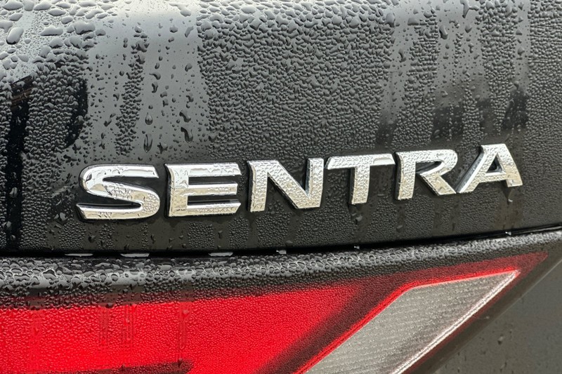 Nissan Sentra Vehicle Full-screen Gallery Image 49