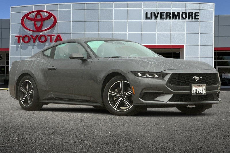 Ford Mustang Vehicle Full-screen Gallery Image 02