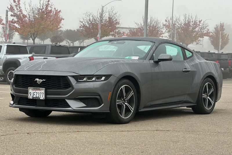 Ford Mustang Vehicle Full-screen Gallery Image 08