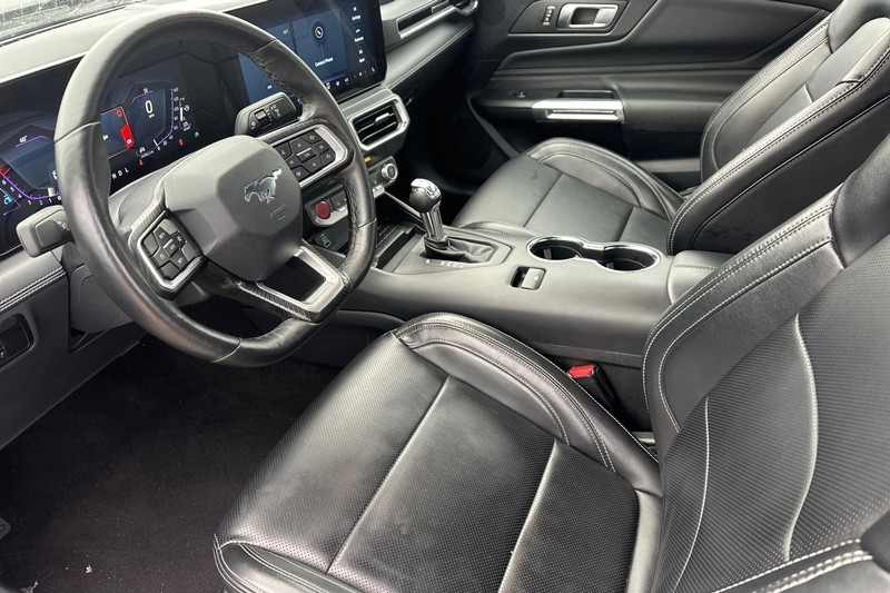 Ford Mustang Vehicle Full-screen Gallery Image 10