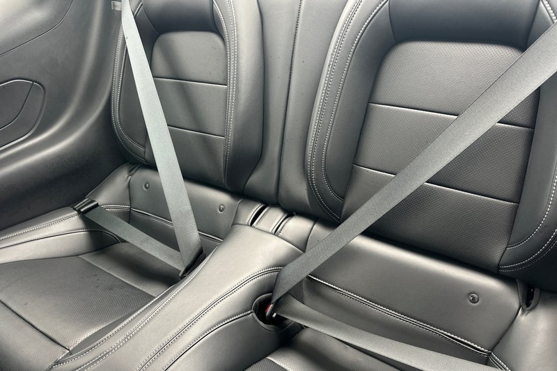 Ford Mustang Vehicle Full-screen Gallery Image 14