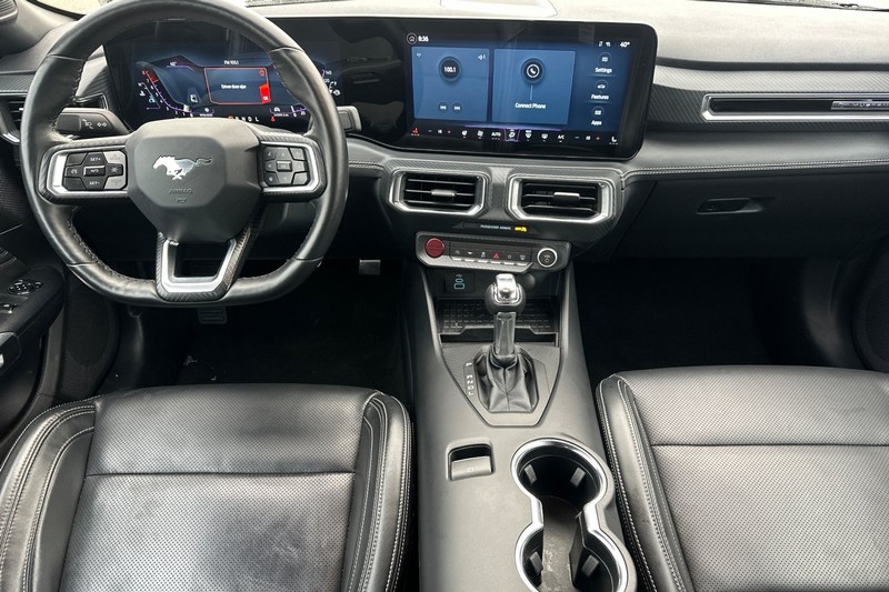 Ford Mustang Vehicle Full-screen Gallery Image 15