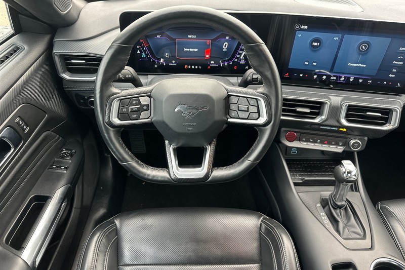 Ford Mustang Vehicle Full-screen Gallery Image 16