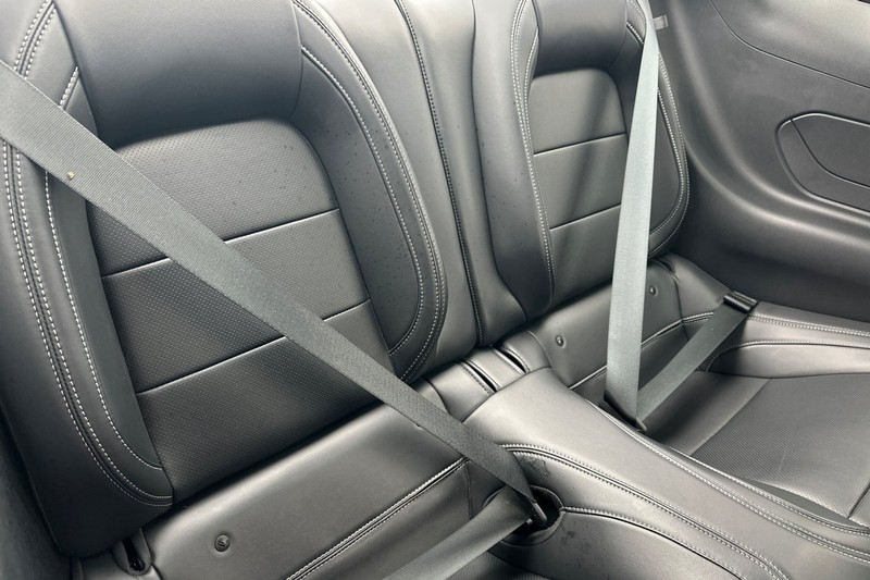 Ford Mustang Vehicle Full-screen Gallery Image 17