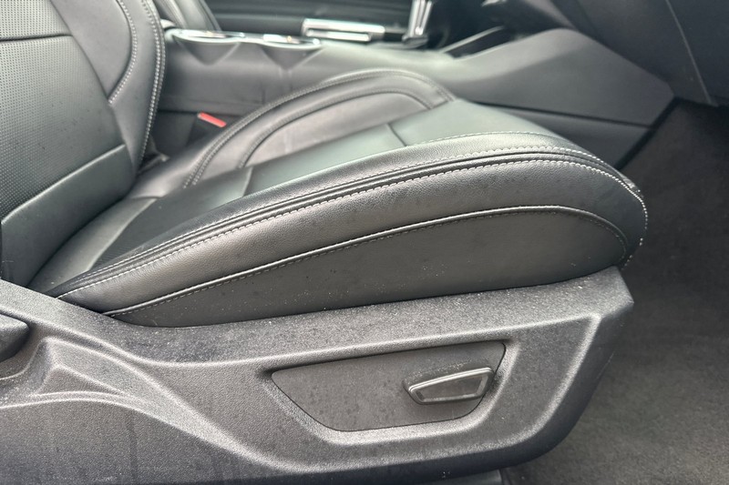 Ford Mustang Vehicle Full-screen Gallery Image 22