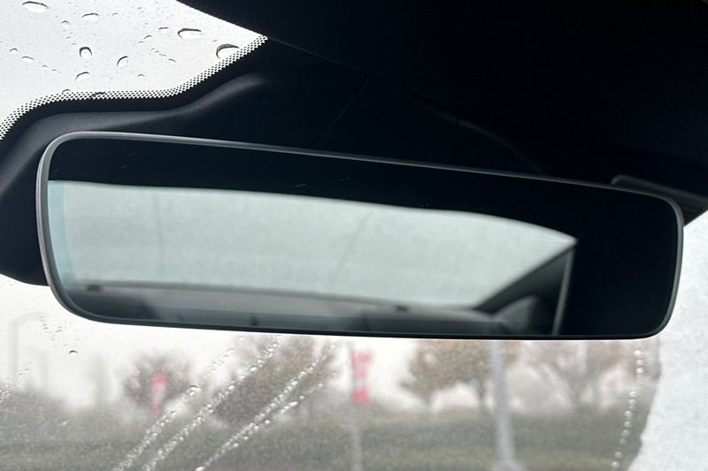 Ford Mustang Vehicle Full-screen Gallery Image 24