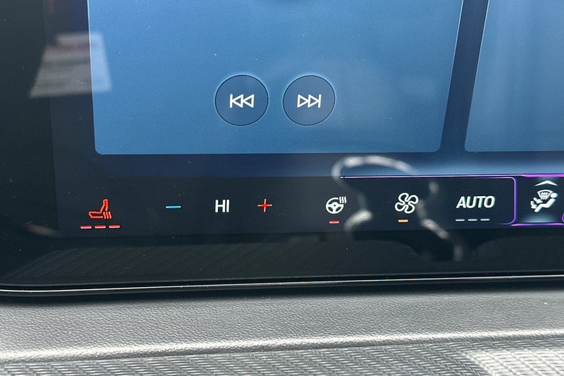 Ford Mustang Vehicle Full-screen Gallery Image 28