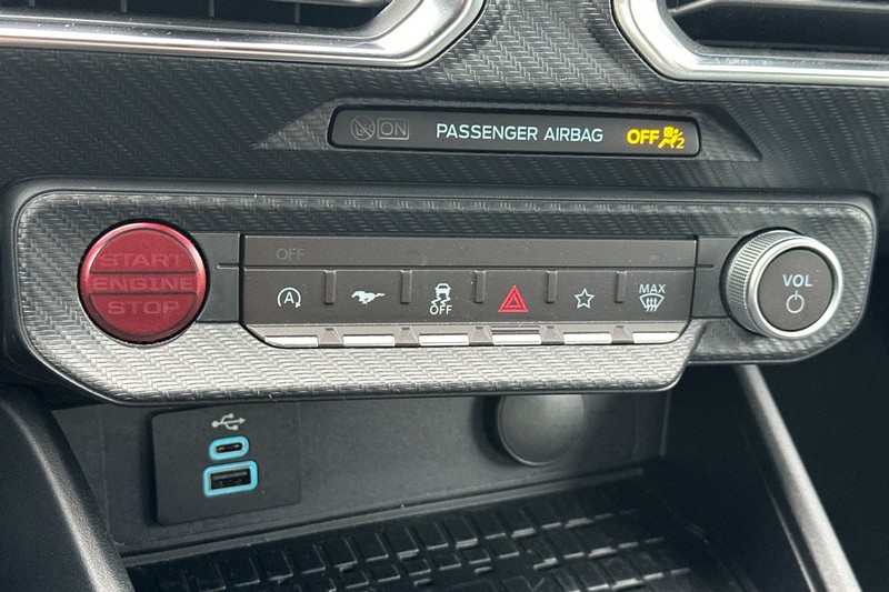 Ford Mustang Vehicle Full-screen Gallery Image 30