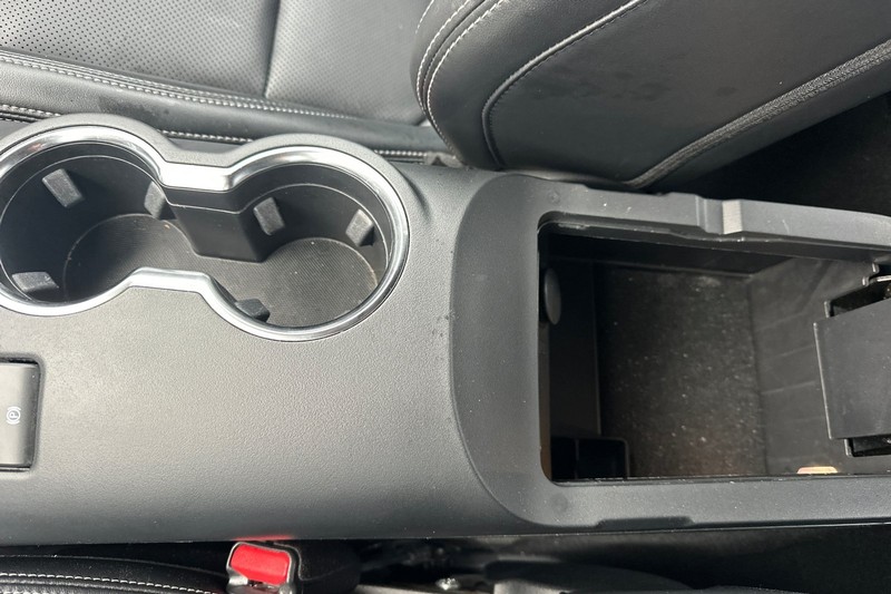 Ford Mustang Vehicle Full-screen Gallery Image 31