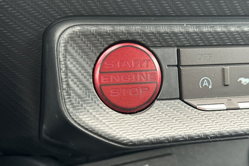 Ford Mustang Vehicle Full-screen Gallery Image 33