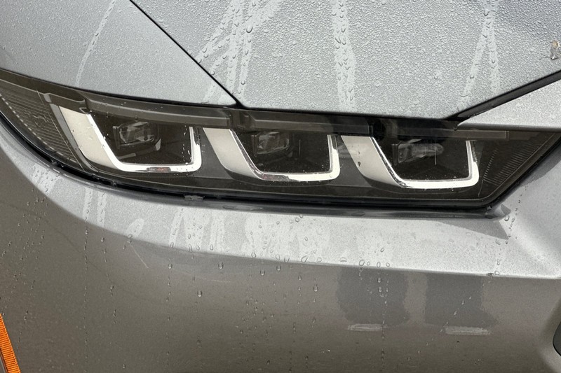 Ford Mustang Vehicle Full-screen Gallery Image 44