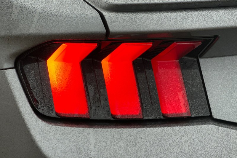 Ford Mustang Vehicle Full-screen Gallery Image 46