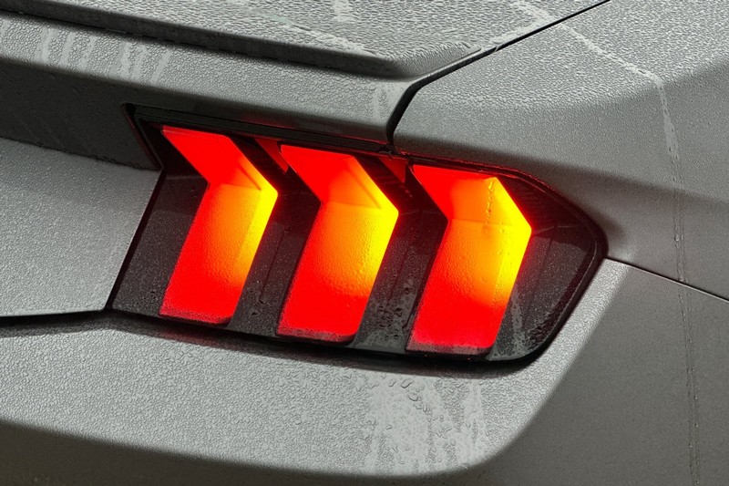 Ford Mustang Vehicle Full-screen Gallery Image 48