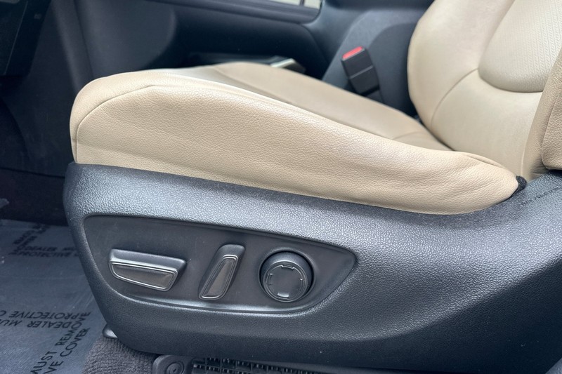 Toyota Sienna Vehicle Full-screen Gallery Image 13