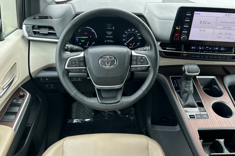 Toyota Sienna Vehicle Full-screen Gallery Image 16